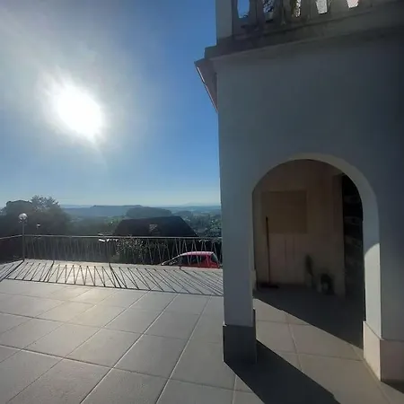 Mit Bergblick דירה